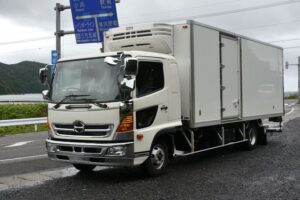 4tパワーゲート車両ディスカウントストアチルド食品カゴ車配送