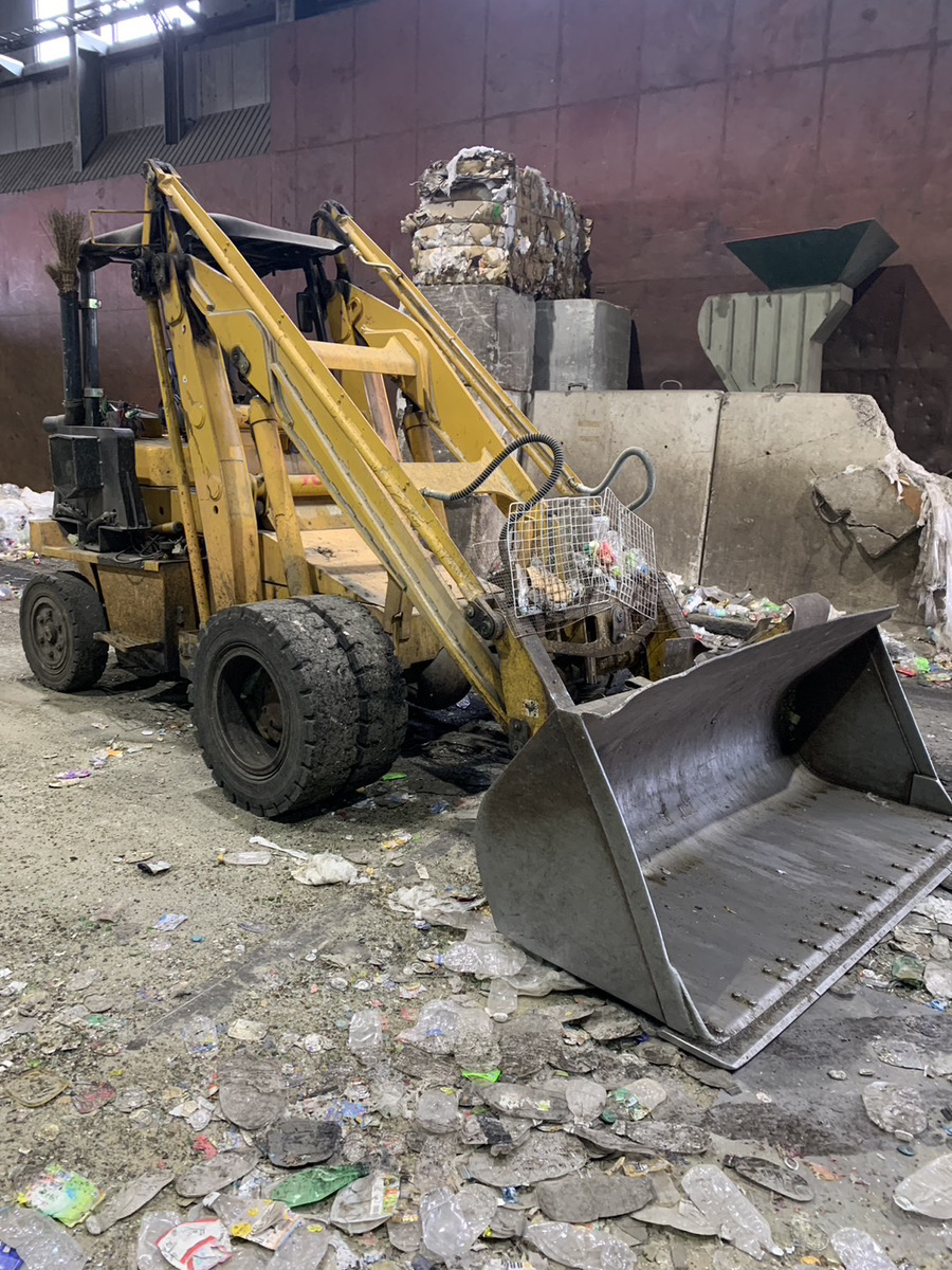 大型ダンプ車両資源ごみ運搬業務