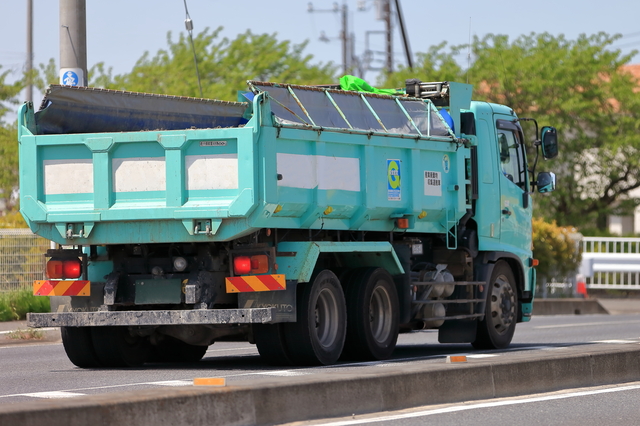 大型ダンプ車両資源ごみ運搬業務