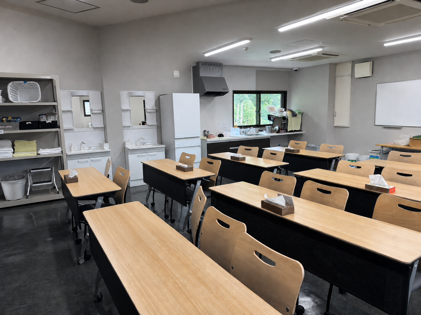 工場内作業スタッフ鉱石の切断作業や簡単な入荷作業